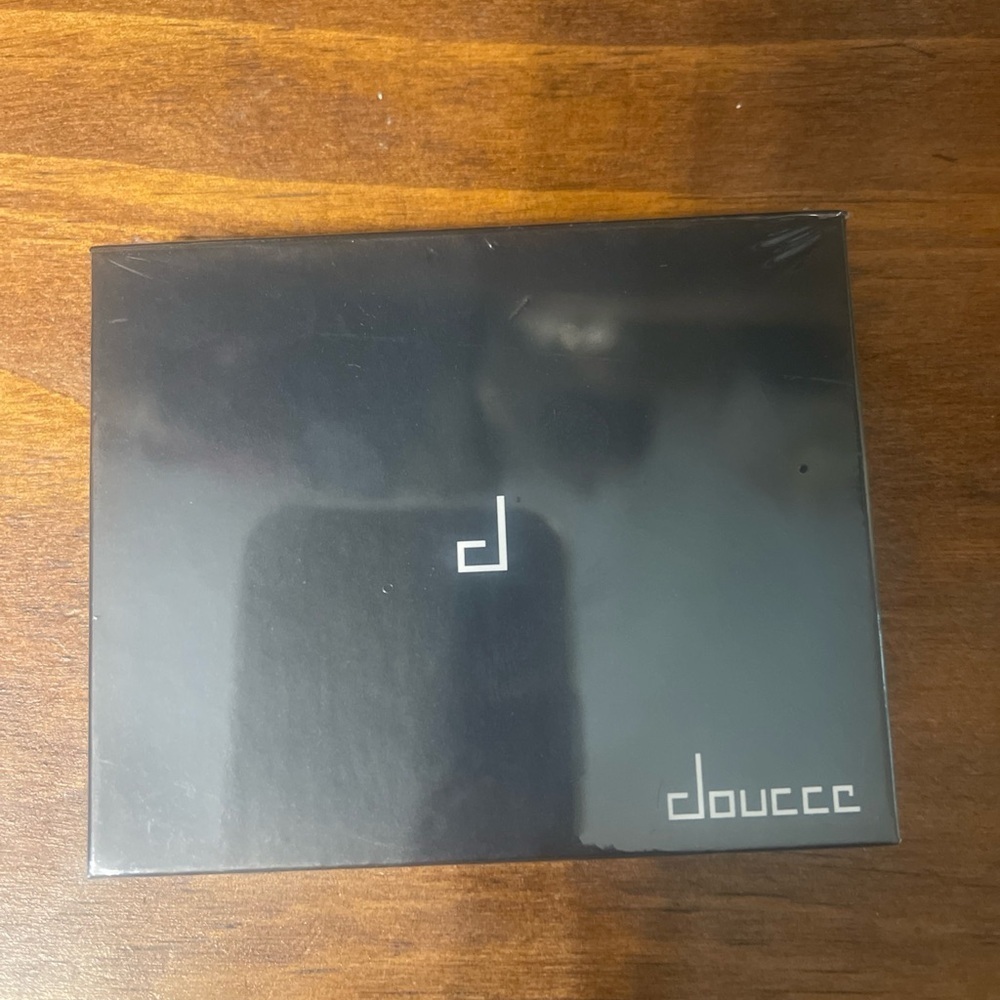 Doucce Elegant Black Cosmetic Case